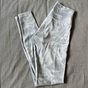 RARE Lululemon White Camo Wunder Under Leggings Size 4
